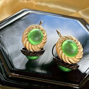 Vintage 70s/80s Earrings Green Glass Cabochon Golden Tone Clip Hook.